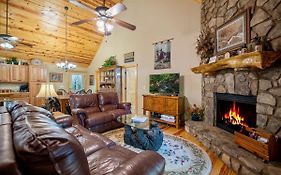 Dragons Den Cabin Inside Resort With Amenities